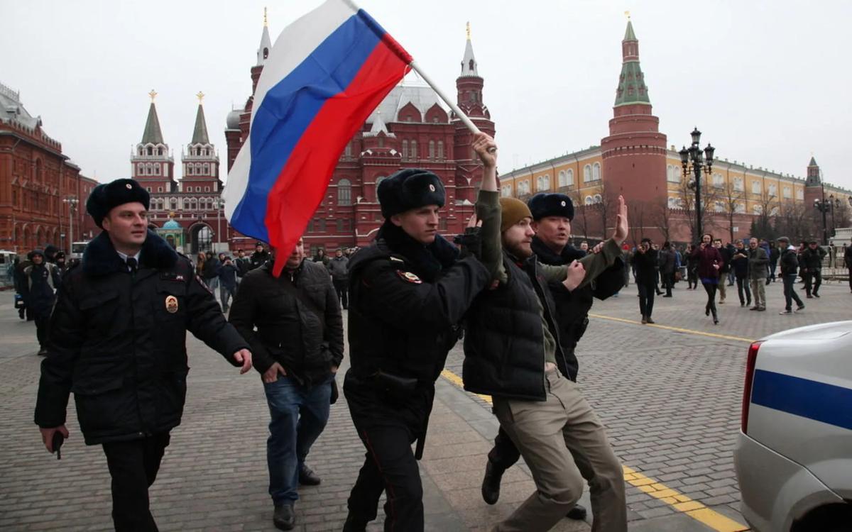 «Хотелось бы, чтобы больше людей гуляли с российским флагом»