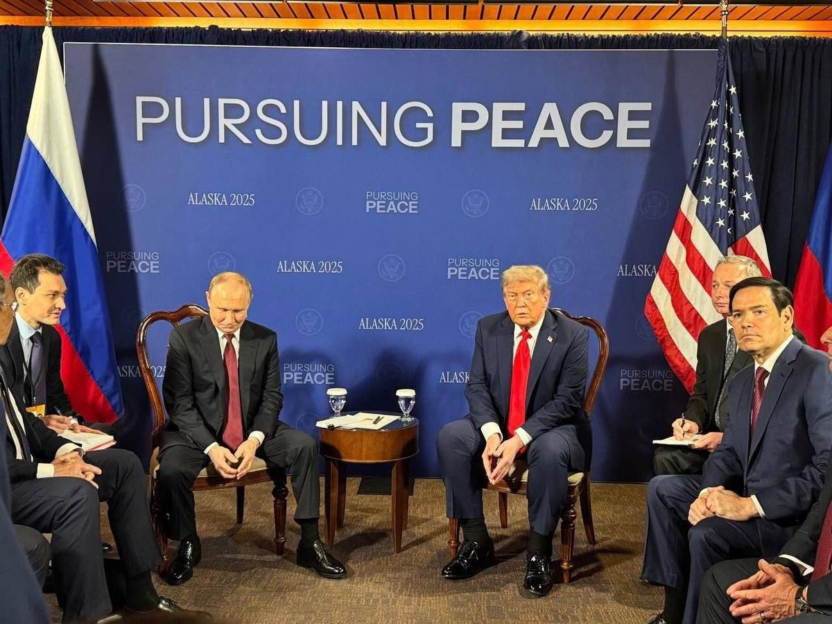 Владимир Путин и Дональд Трамп во время пресс-конференции по итогам встречи. Фото: Kremlin Russian / Telegram