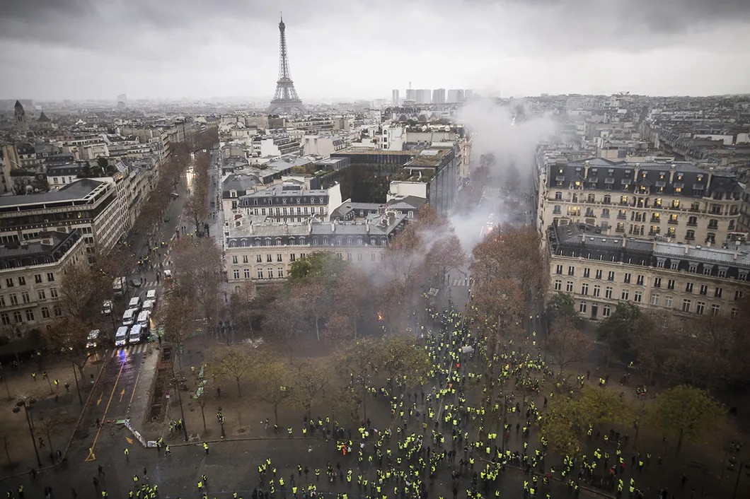 Протесты «желтых жилетов» в Париже 1 декабря 2018 года. Фото: Abaca Press / ТАСС