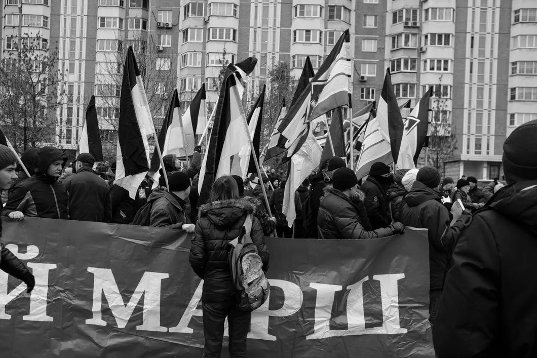 Колонна «Русского марша» готовится к движению. Фото: Антон Карлинер, специально для «Новой газеты»