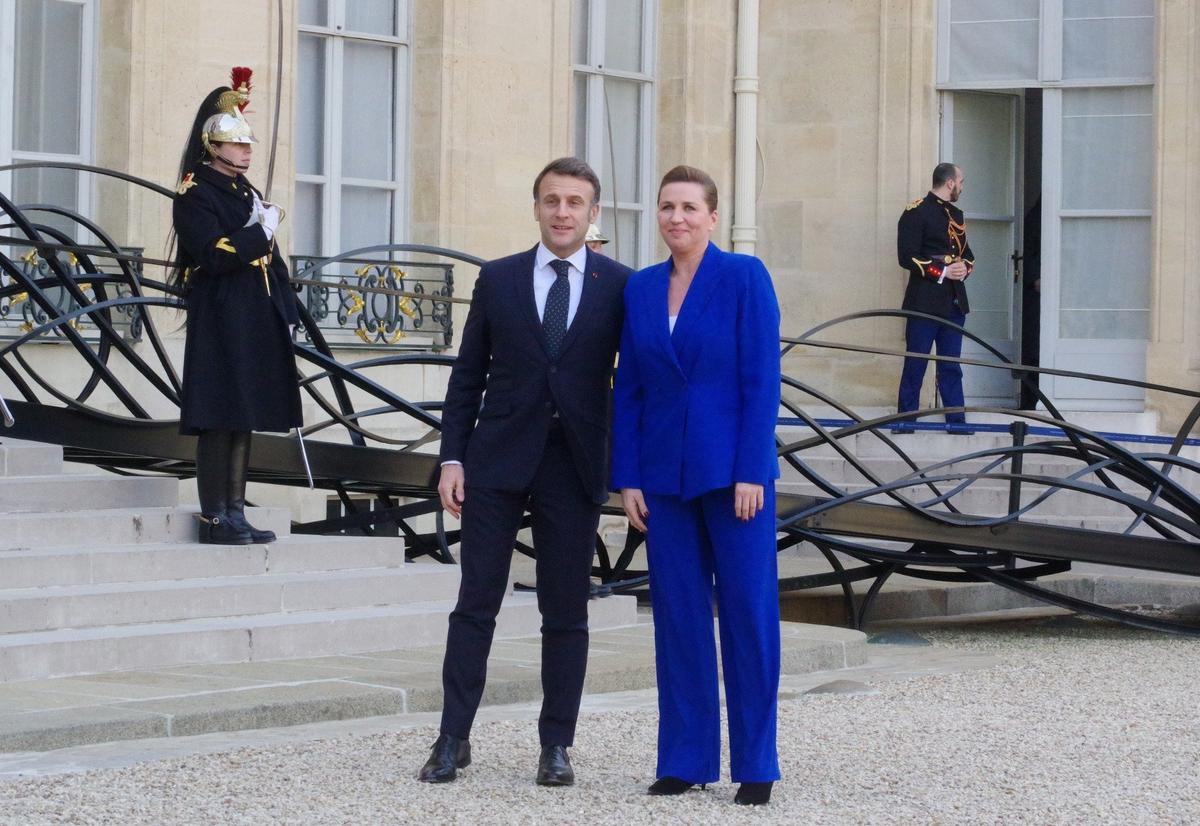 Макрон с премьером Дании Метте Фредериксен. Париж, февраль 2025. Фото: Юрий Сафронов / «Новая газета»