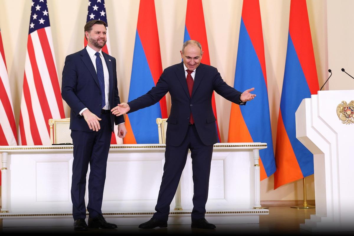 Джей Ди Вэнс и Никол Пашинян. Фото: AP / TACC