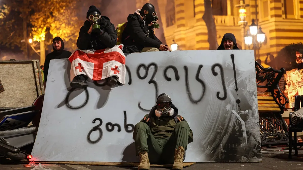 Протесты в Грузии. Фото: GIORGI ARJEVANIDZE / AFP / East News