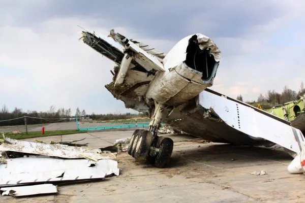 Обломки польского правительственного самолета Ту-154 на аэродроме в Смоленске Фото: РИА Новости
