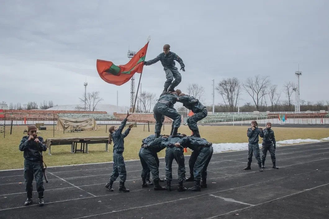 Военное представление на праздник 23 февраля в Тирасполе. Фото: Антон Поляков, опубликовано в «Новой газете» в 2016 году