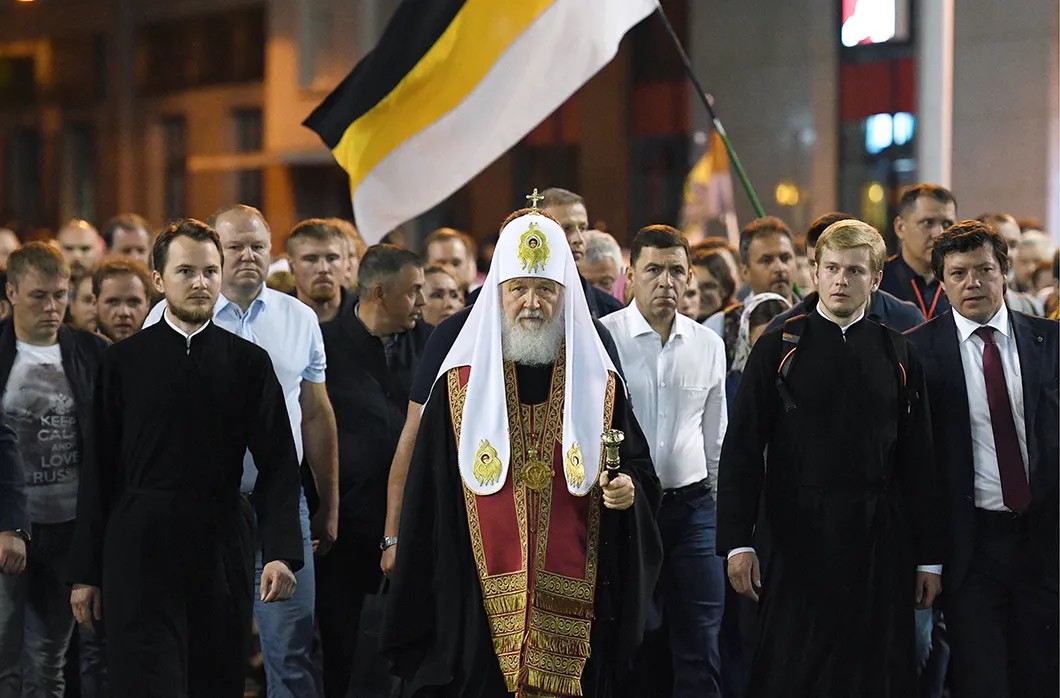 Патриарх Московский и всея Руси Кирилл во время крестного хода. Фото: Донат Сорокин/TASS