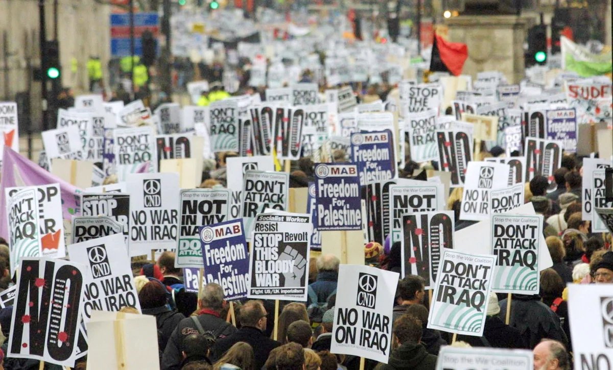 Массовые протесты против войны в Ираке. Фото: AP / TASS