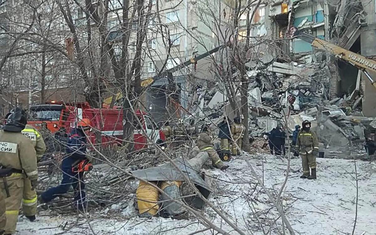 В Магнитогорске из-за взрыва газа обрушился подъезд многоэтажки. Главное