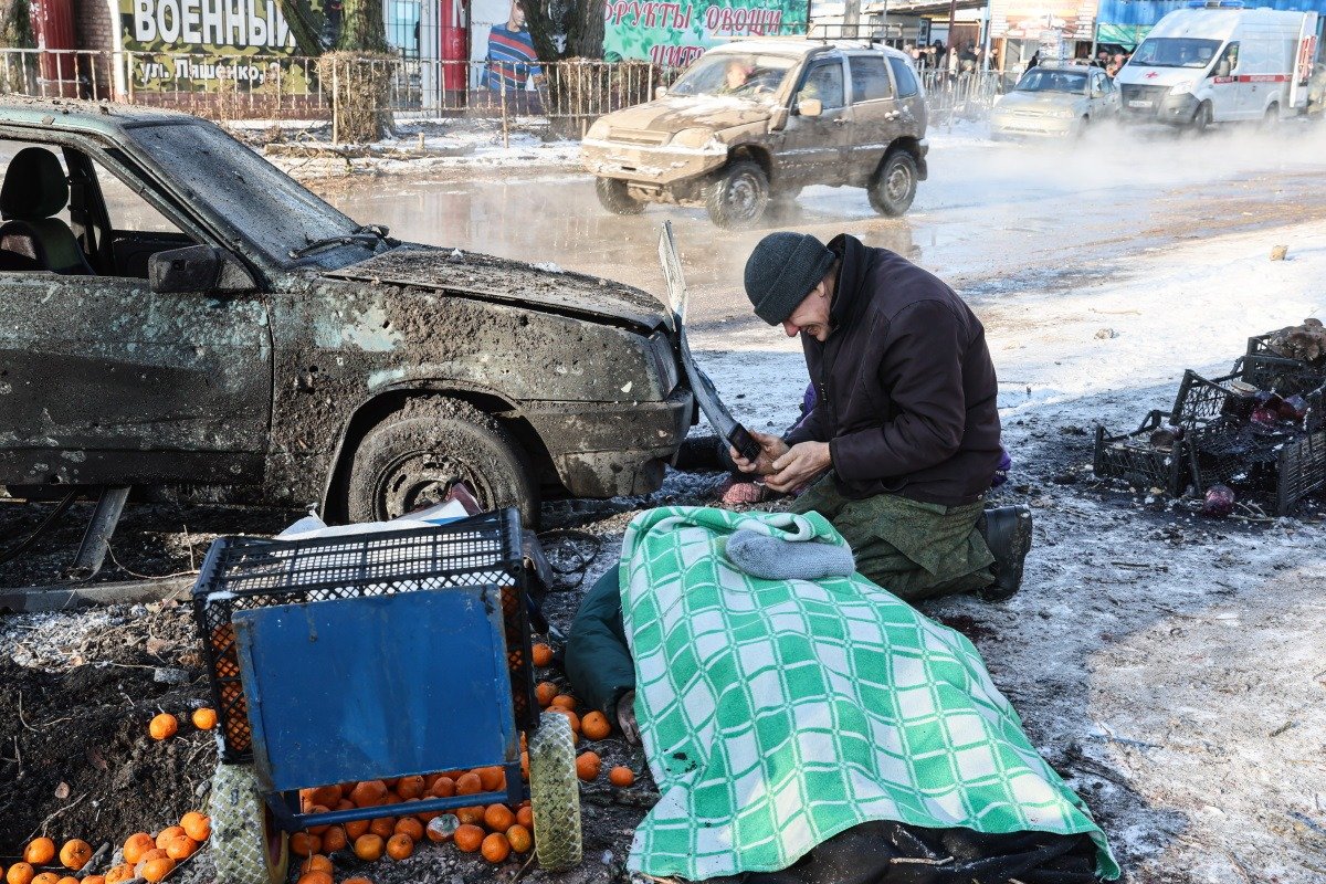 После ракетного удара по Донецку 21 января. Фото: Дмитрий Ягодкин / ТАСС