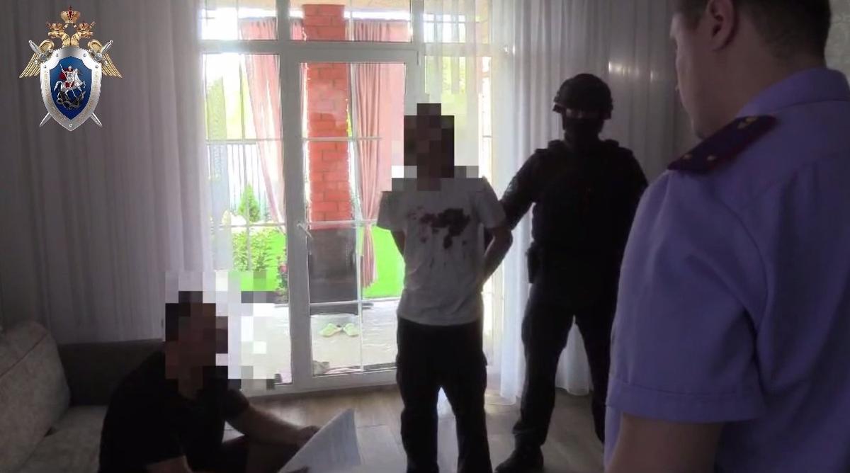 Задержание вчерашних нижегородских школьников за кухонный разговор про Украину, записанный и выложенный в телеграм-канал. Кадр: СК