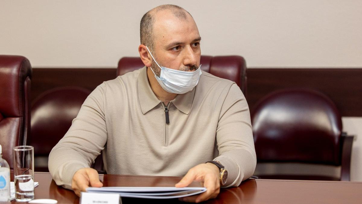 Снег остался — асфальт сошел