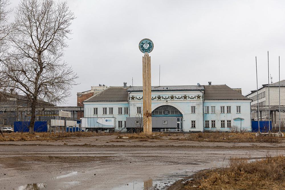 Центральная проходная завода. Фото: Арден Аркман / «Новая газета»