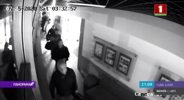 Вагнеровцы прибывают в гостиницу. Кадры камеры в здании, показанные по белорусскому телевидению