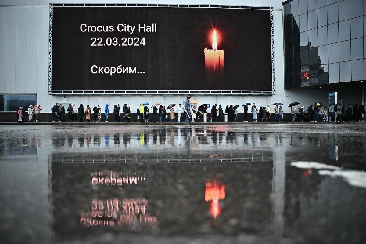 Акция памяти жертв теракта в подмосковном концертном зале «Крокус Сити Холл». Фото: Иван Водопьянов / Коммерсантъ