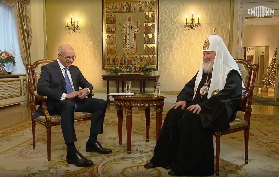 Кадр из интервью патриарха Кирилла Андрею Кондрашову