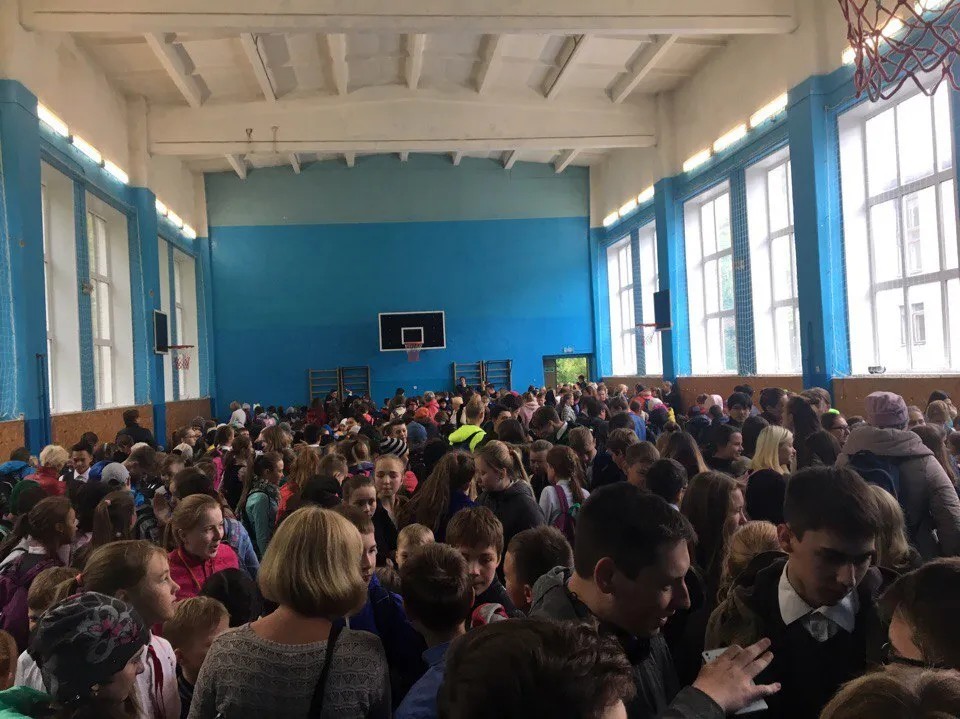 Эвакуация в одной из пермских школ. Фото: «ЧП ДТП Пермь»