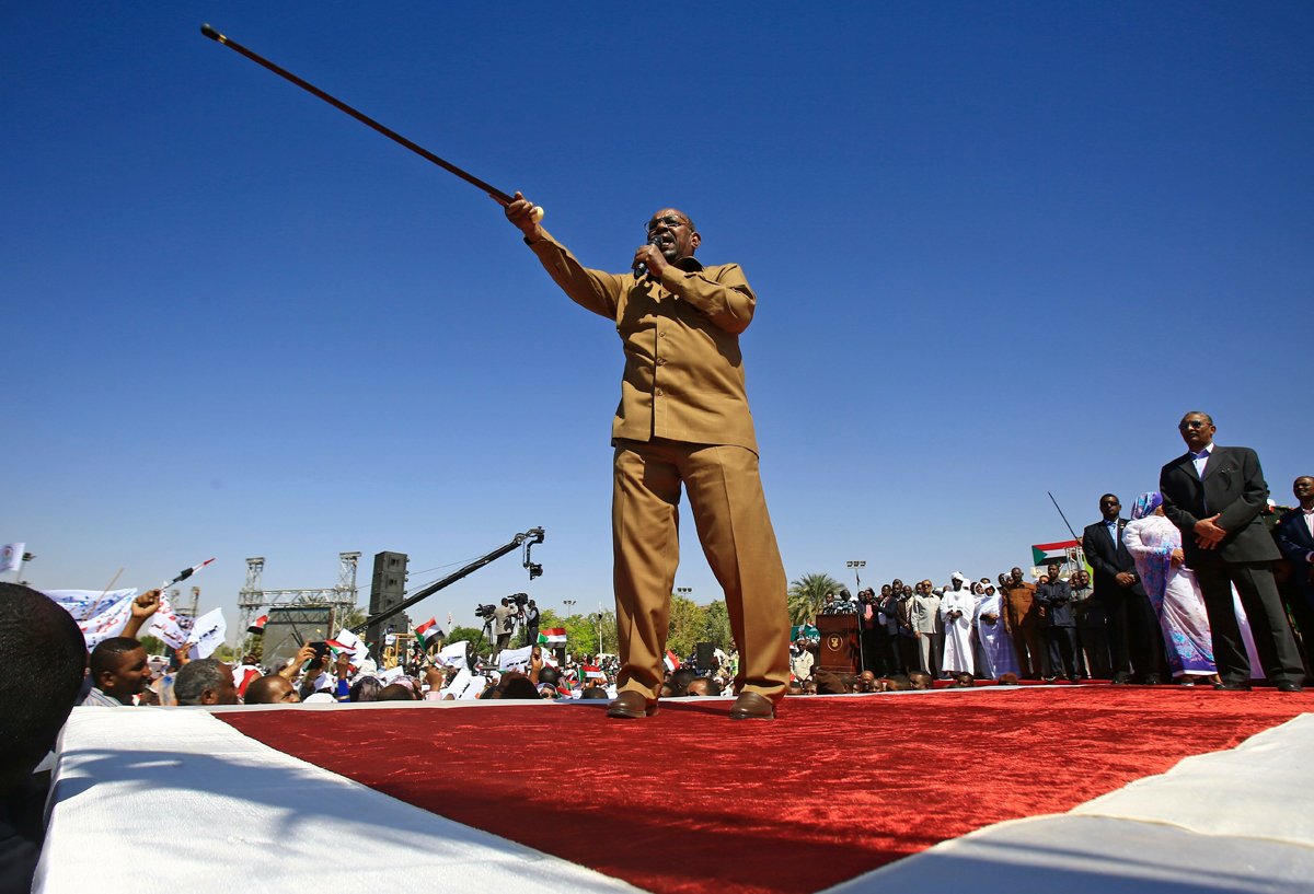 Президент Судана Омар аль-Башир выступает во время митинга со своими сторонниками, 9 января 2019 года. Фото: ASHRAF SHAZLY / AFP / East News