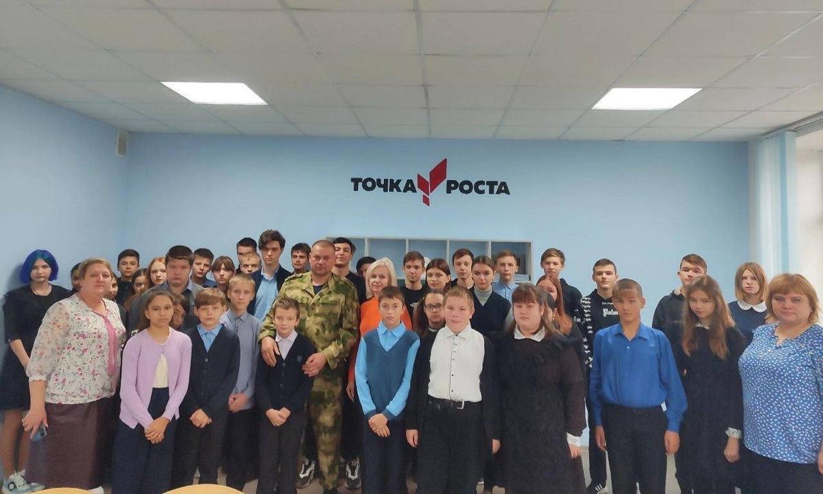Дмитрий Кирюхин на встрече с шестиклассниками. Фото: соцсети