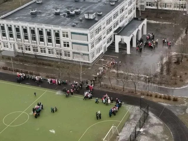 Эвакуация школы в подмосковном Зеленограде. Фото из соцсетей
