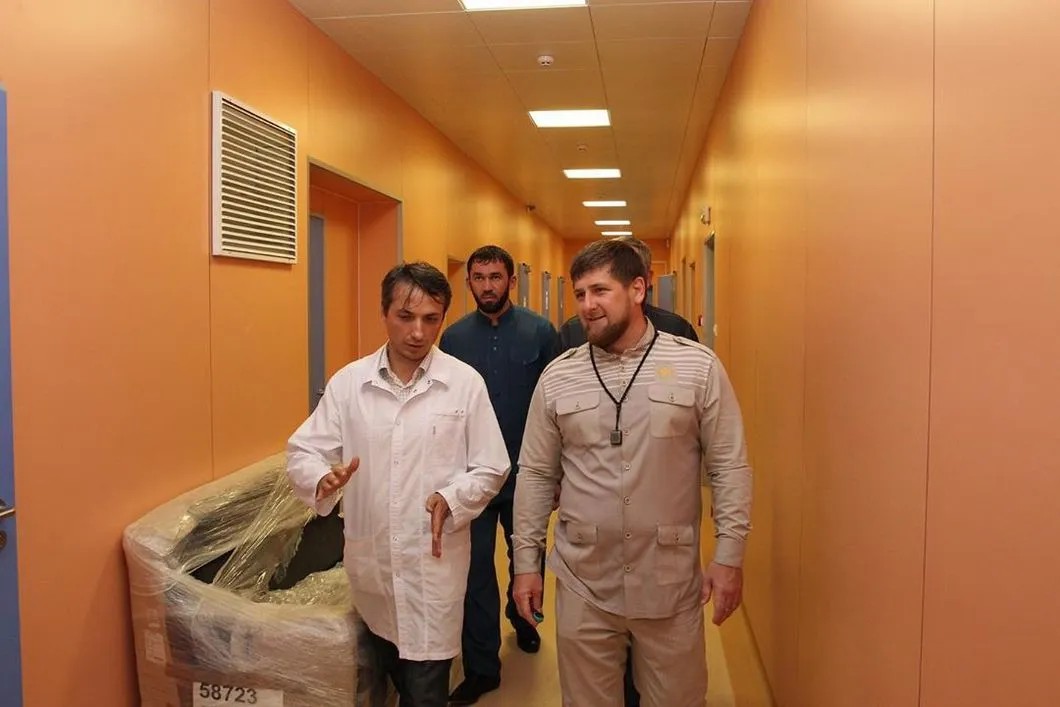 Сулейманов (слева), Даудов (на заднем плане) и Кадыров. Фото: instagram
