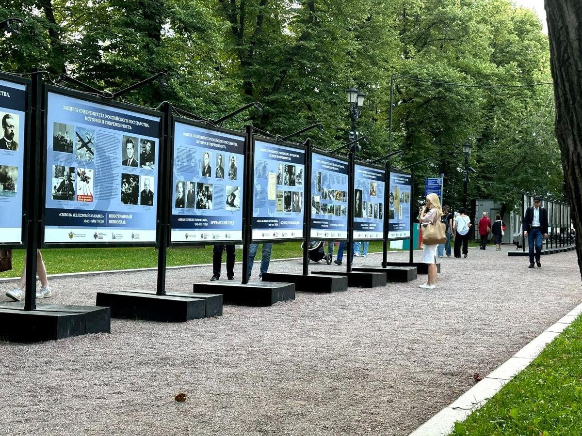 Выставка «Защита суверенитета российского государства». Фото: Виктория Артемьева / «Новая газета»