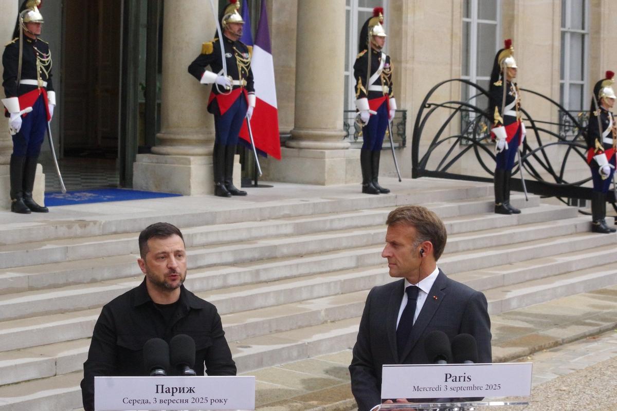 Пресс-конференция президентов по итогам переговоров накануне завтрашней встречи лидеров стран «коалиции желающих». Фото: Юрий Сафронов / «Новая газета»