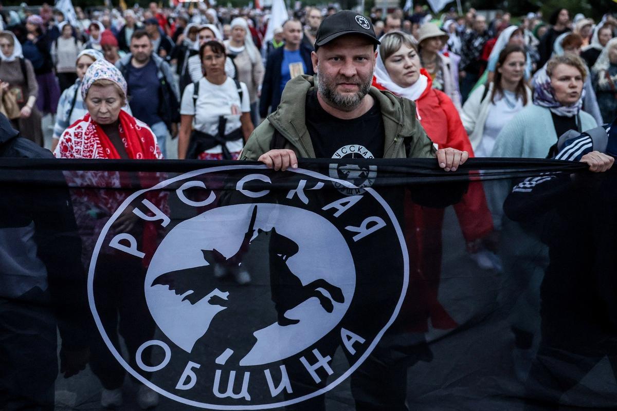 Участник движения «Русская община» во время крестного хода. Фото: Донат Сорокин / ТАСС