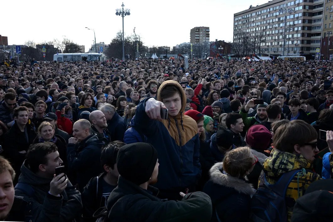 Сбор участников несогласованного митинга на Пушкинской площади. Фото: Виктория Одиссонова