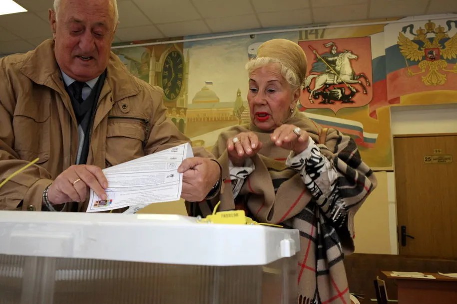 Избиратели голосуют. Фото: Анна Артемьева / «Новая газета»