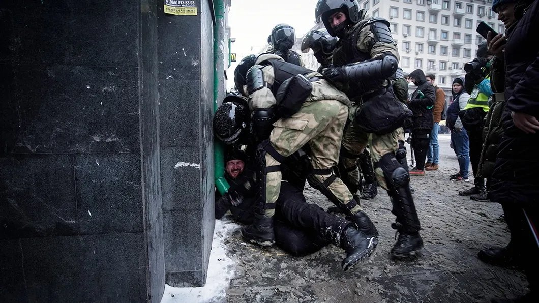 Грубое задержание на акции 31 января в Москве. Фото: Влад Докшин / «Новая газета»