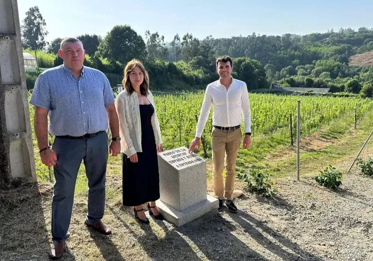 Открытие «Аллеи дружбы». Александр Василенко (крайний слева). Фото: Союза казаков-воинов России и Зарубежья в Испании