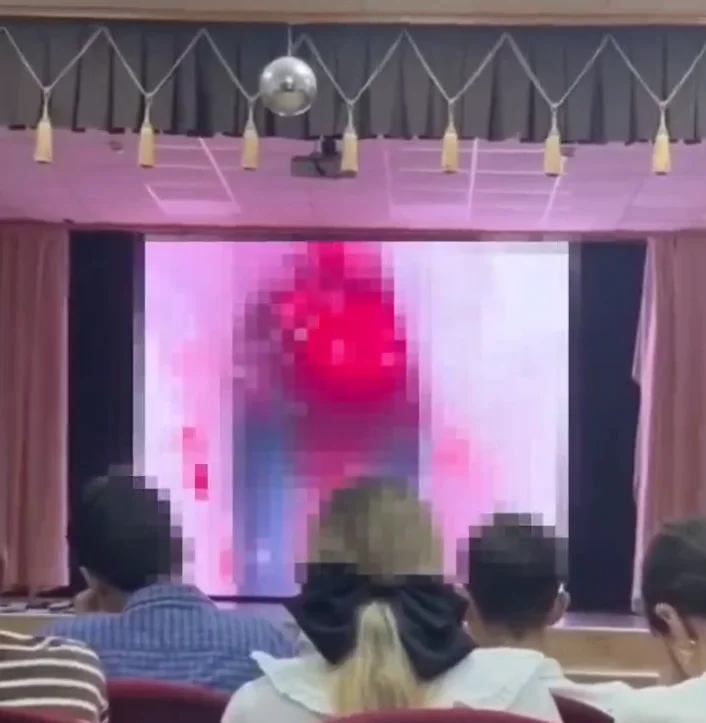 Школьникам показывают видео с процедурой аборта крупным планом. Скриншот