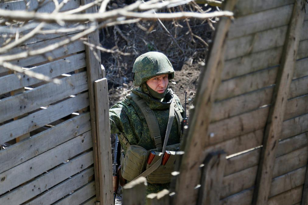 Солдат ДНР на линии сопротивления к югу от Донецка. Фото: Reuters