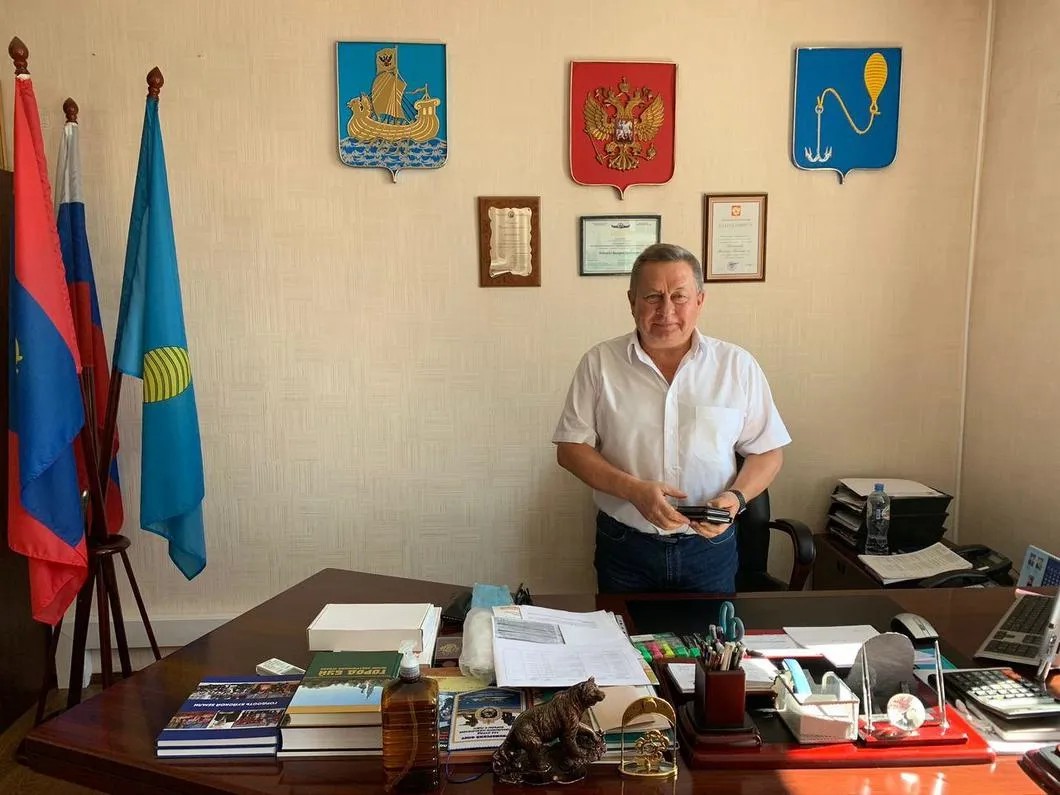 Мэр Буя Валерий Катышев в своем кабинете. Фото: Илья Азар / «Новая газета»
