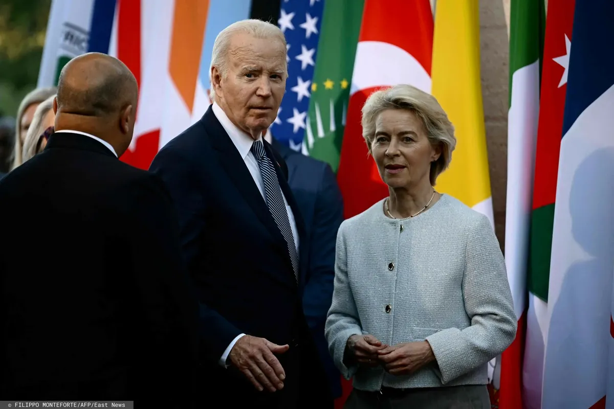 Джо Байден беседует с Урсулой фон дер Ляйен на саммите G7. Фото:   FILIPPO MONTEFORTE / AFP / East News