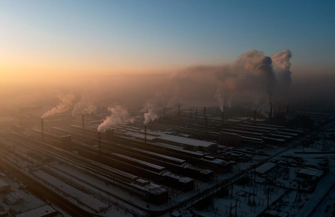 Вид на Красноярский алюминиевый завод (Русал). Фото: Александр Манзюк / Коммерсантъ