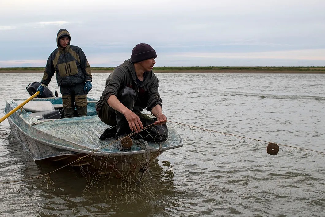 Sergey Elagir and Evgeny Bogatyrev. The Pyasina River. Photo: Yury Kozyrev, Novaya Gazeta