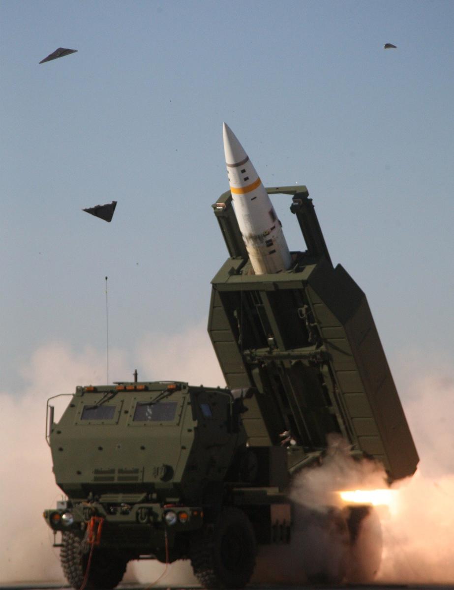 Реактивная система залпового огня M270 с ракетами ATACMS. Фото: Zuma \ TASS