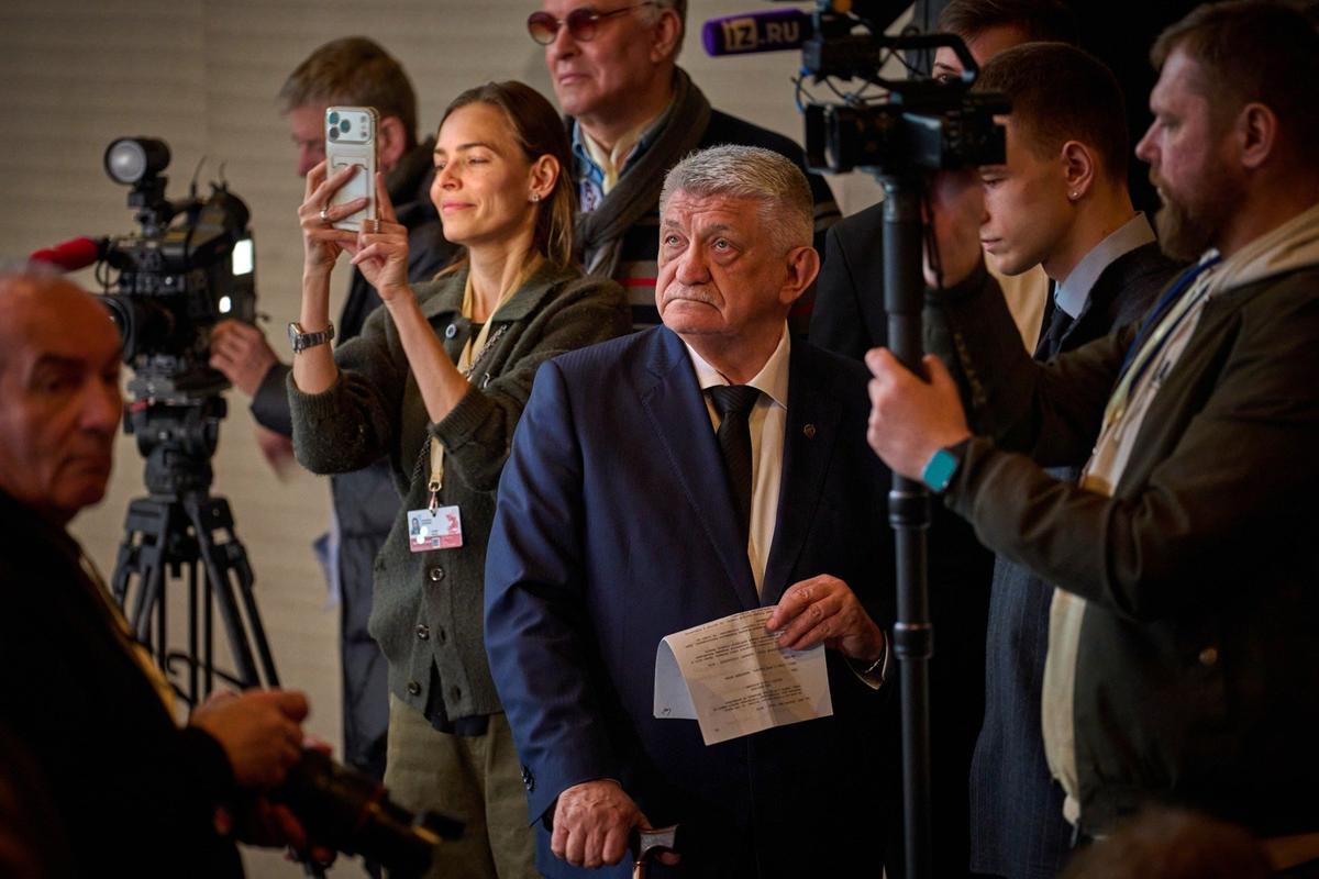 19 апреля 2026 года. Александр Сокуров перед показом своего фильма «Дневник режиссера» на Московском кинофестивале. Фото: AP / TASS