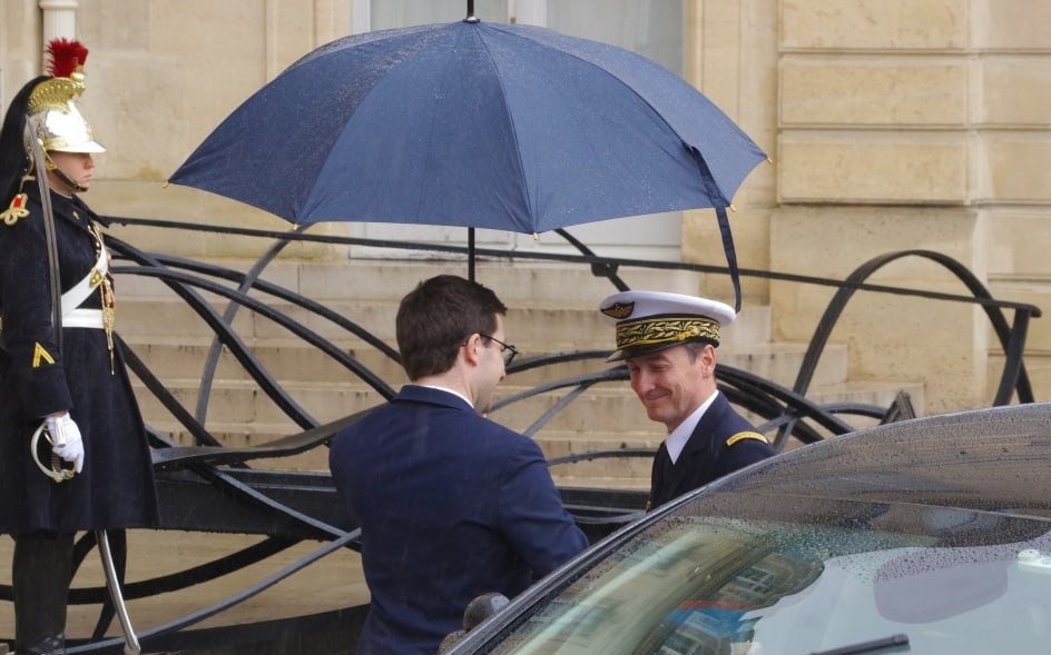 На встречу с президентами и делегациями прибыл лава Генштаба вооруженных сил Франции Фабьен Мандон. Фото: Юрий Сафронов / «Новая газета»