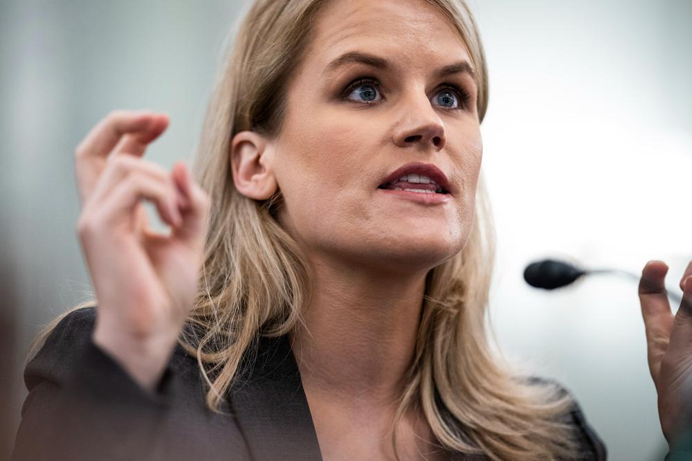 Бывшая сотрудница Facebook Фрэнсис Хауген на выступлении в Конгрессе США. Фото: Getty Images