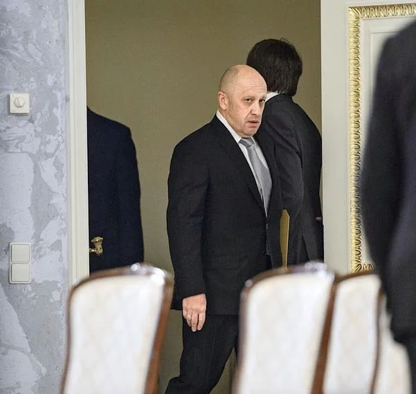 Евгений Пригожин перед началом пресс-конференции Владимира Путина и Реджепа Эрдогана в Константиновском дворце, 2016 год. Фото: Дмитрий Азаров / Коммерсантъ