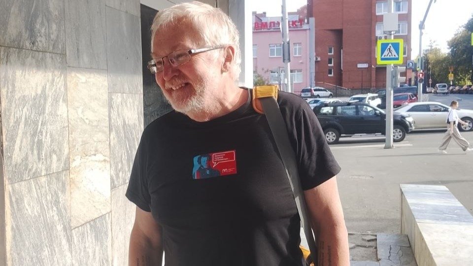 Екатеринбургского «яблочника» оштрафовали по «экстремистской статье» за букву «Н». Его задержали по дороге на дебаты кандидатов, а теперь лишили права избираться