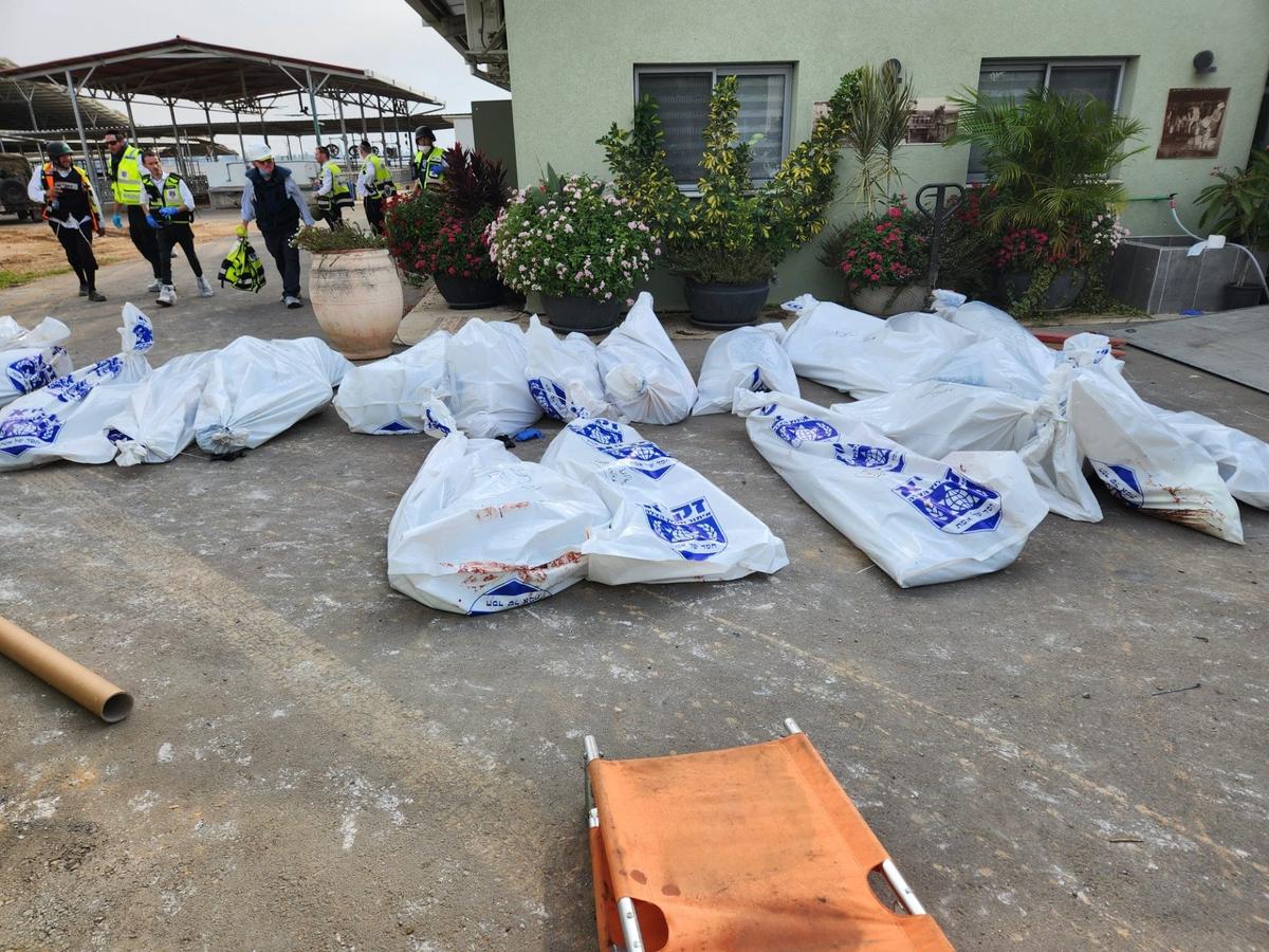 Волонтеры ZAKA. Фото: предоставлено Евгением Левиным