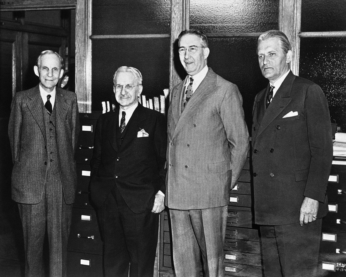 Слева направо: Генри Форд, Альберт Кан, Гленн Мартин, Чарльз Э. Соренсен, вице-президент Ford по производству. Фото: АР