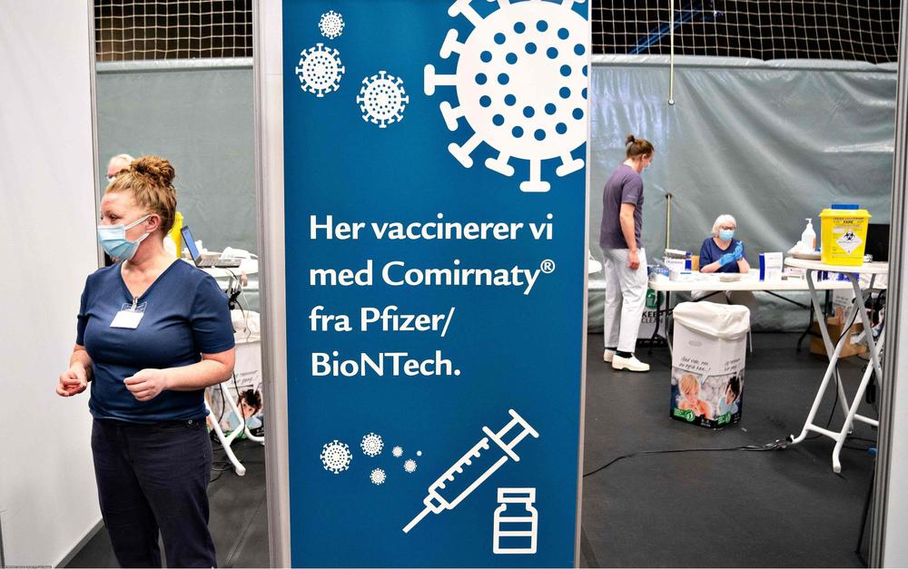 Медики готовятся к вакцинации населения препаратом Pfizer, Дания. Фото: HENNING BAGGER / AFP / East News
