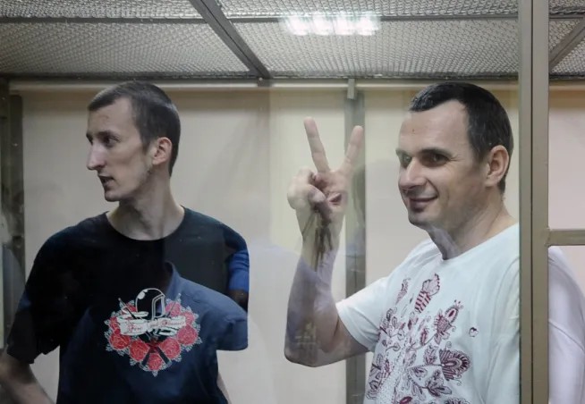 Александр Кольченко и Олег Сенцов в ростовском суде. Фото: РИА Новости