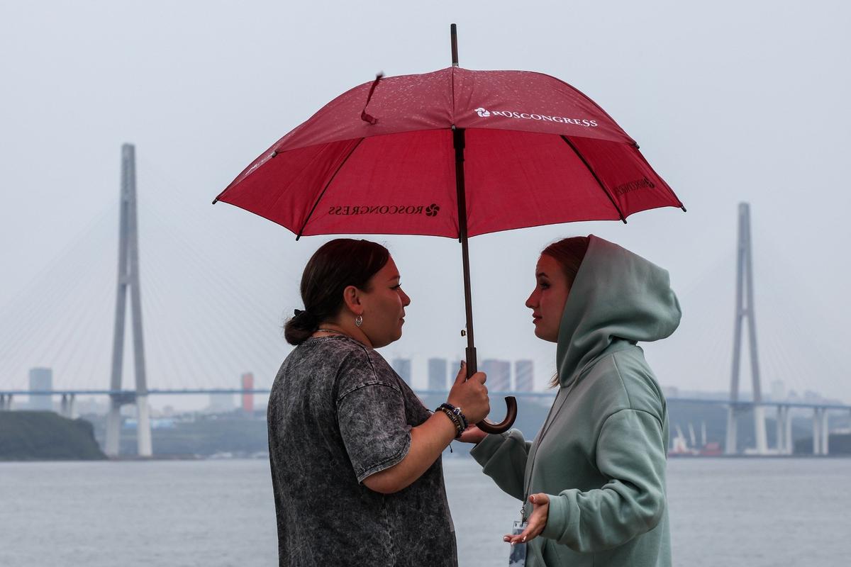 Восточный экономический форум 2025. Участницы форума на территоррии Дальневосточного федерального университета на острове Русский. Фото: Петр Ковалев / ТАСС