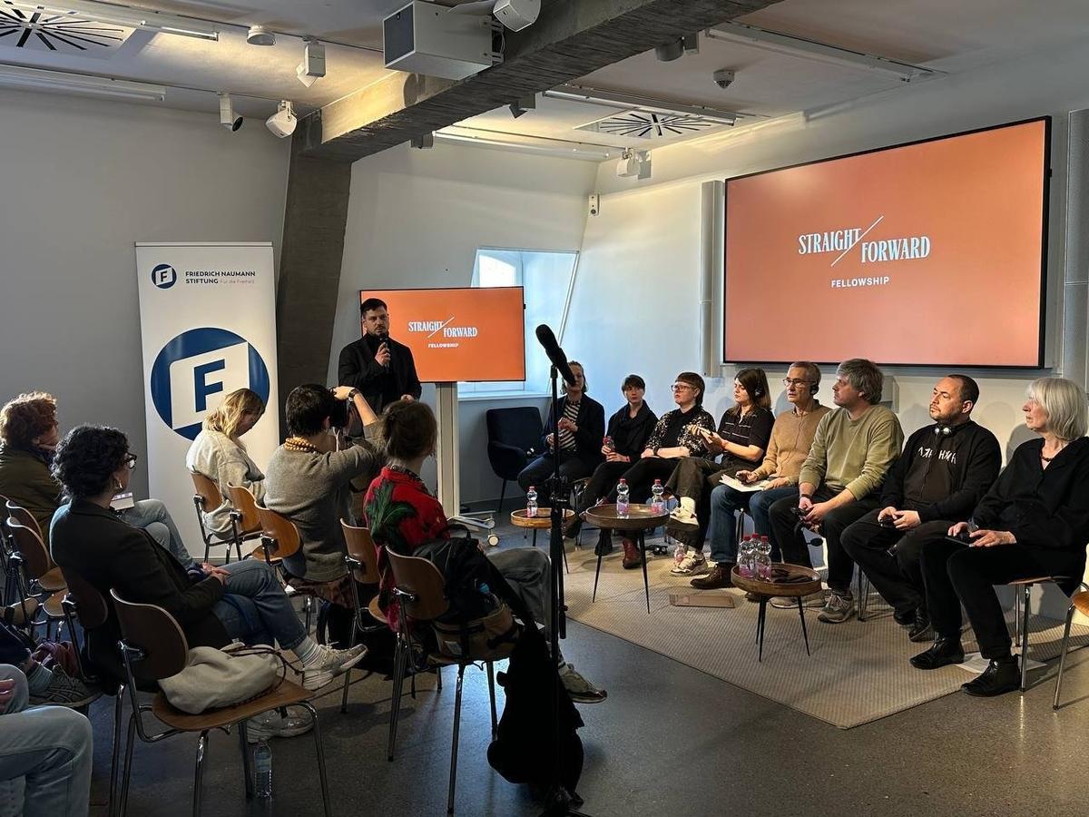 Открытый питчинг книг фонда StraightForward на Берлинской книжной ярмарке. Апрель, 2025 год. Фото: тг-канал фонда