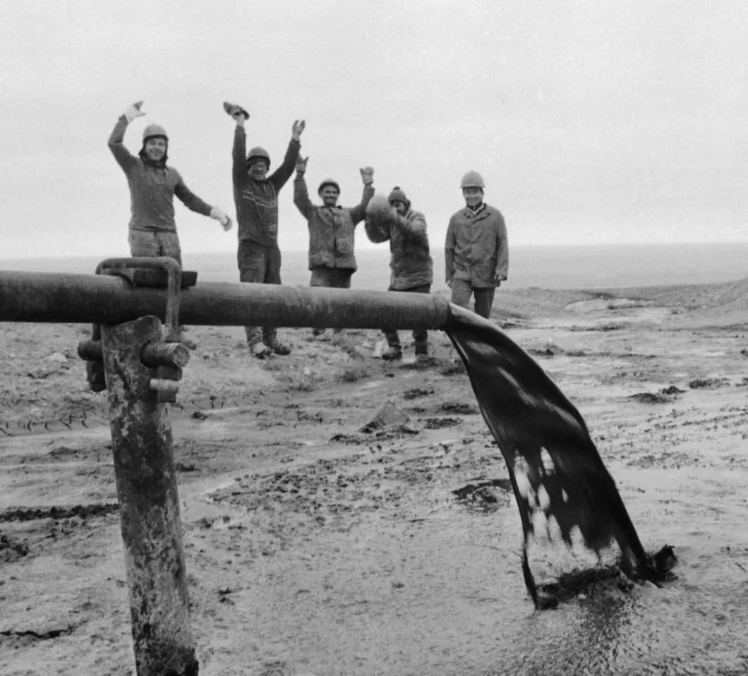 Первая добытая нефть! Фото: РИА Новости
